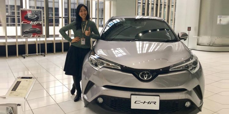 Mobil Toyota C-HR