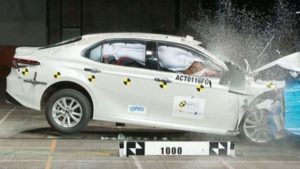 Hasil Uji Tabrak Toyota Camry Edisi Terbaru