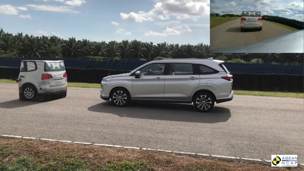 Ketangguhan Toyota Veloz Saat Uji Tabrak